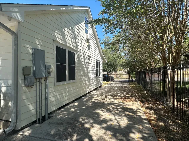 a view of a back yard of the house