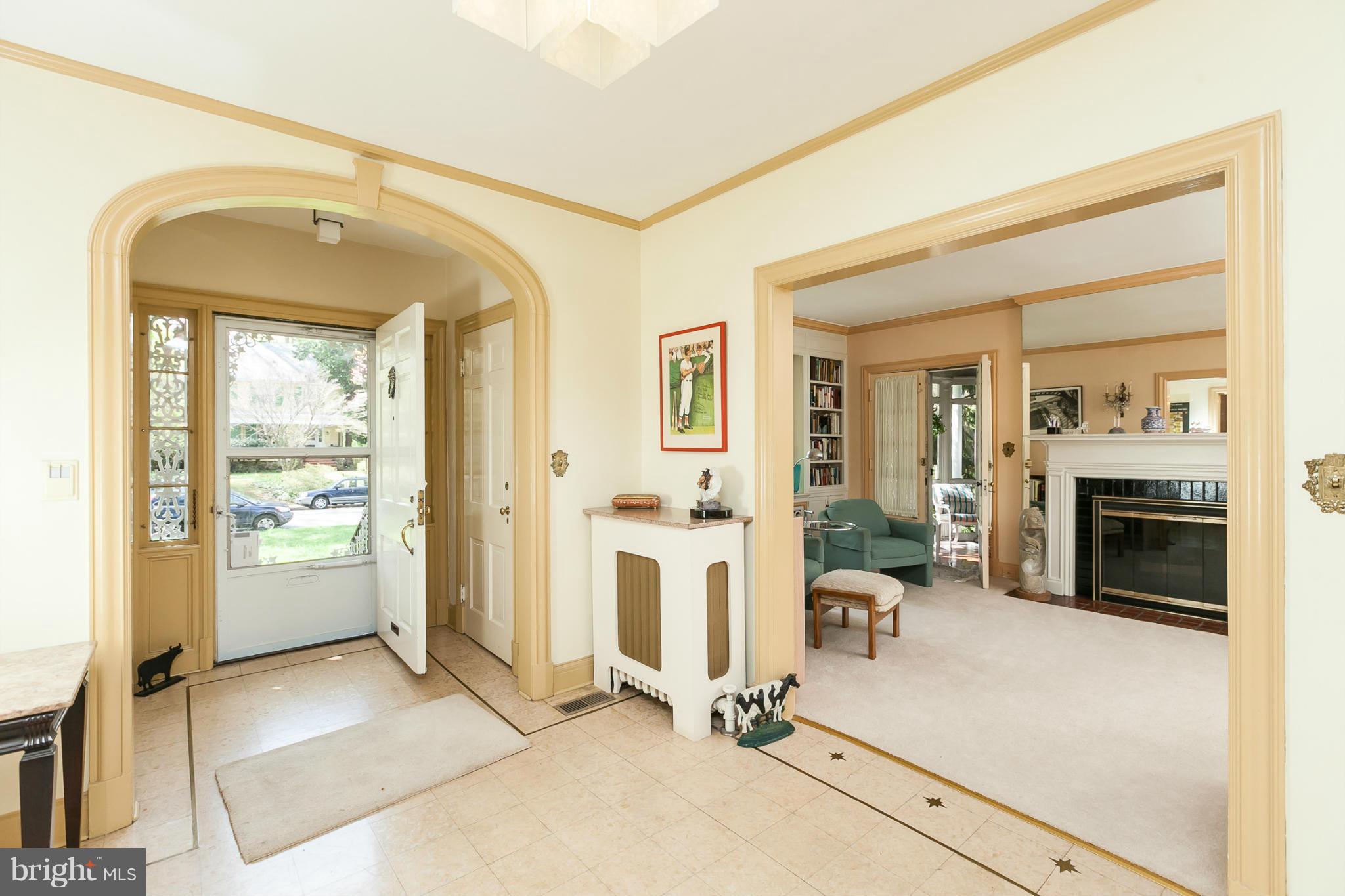 2206 South Road Baltimore, MD 21209 - Photo 2 of 30 Interior (General)