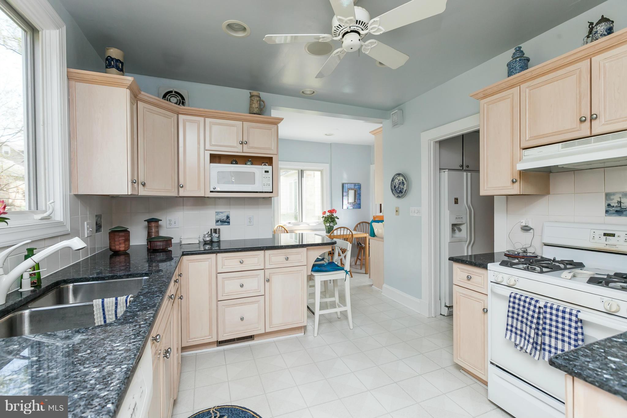2206 South Road Baltimore, MD 21209 - Photo 10 of 30 Kitchen