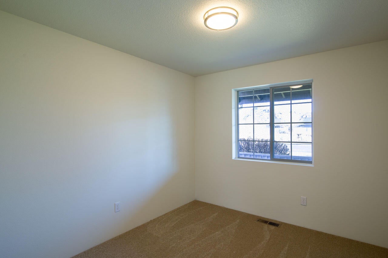 2277 Northeast Yellowpine Road Prineville, OR 97754 - Photo 17 of 35 HDR 524