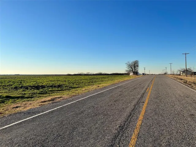 a view of a back yard