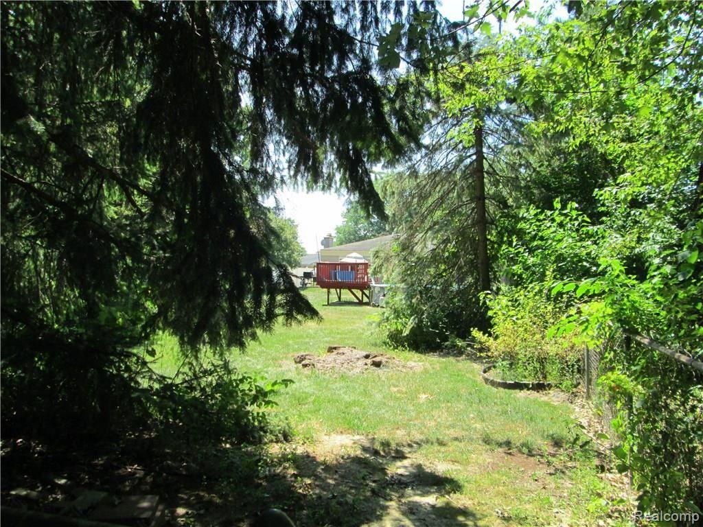 337 Buckingham Road Canton, MI 48188 - Photo 6 of 34 full yard view.jpg