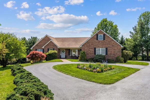 $599,900 | 92 Fieldhaven Place, Staunton, VA 24401