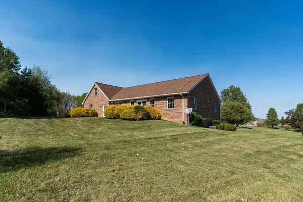 $599,900 | 92 Fieldhaven Place, Staunton, VA 24401