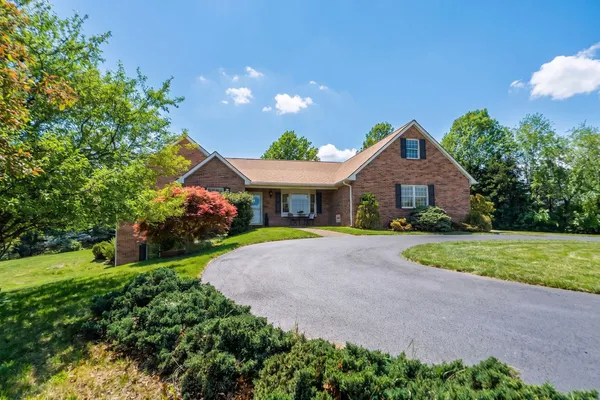 $599,900 | 92 Fieldhaven Place, Staunton, VA 24401