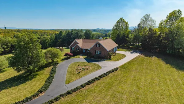 $599,900 | 92 Fieldhaven Place, Staunton, VA 24401