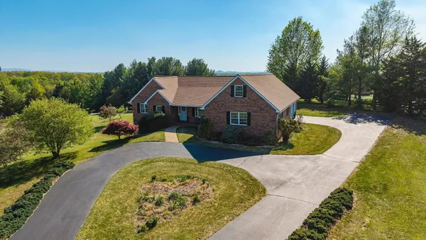 $599,900 | 92 Fieldhaven Place, Staunton, VA 24401
