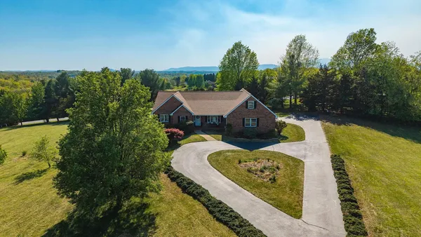 $599,900 | 92 Fieldhaven Place, Staunton, VA 24401