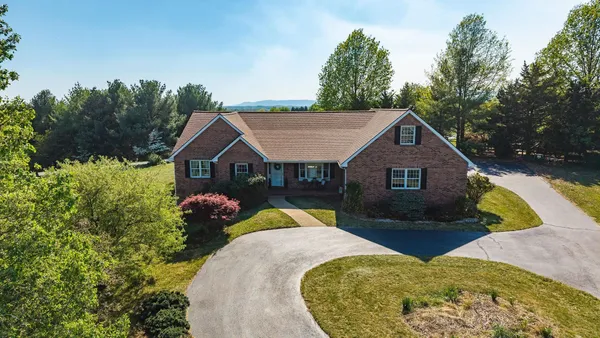 $599,900 | 92 Fieldhaven Place, Staunton, VA 24401