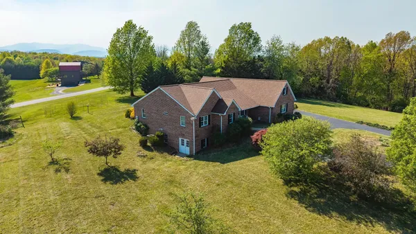 $599,900 | 92 Fieldhaven Place, Staunton, VA 24401