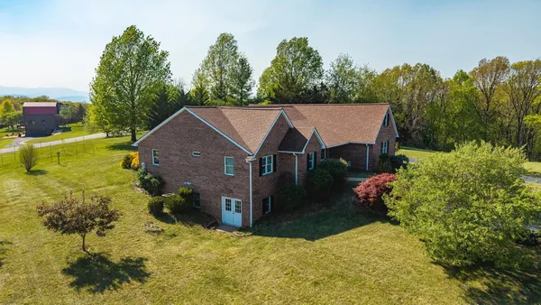$599,900 | 92 Fieldhaven Place, Staunton, VA 24401
