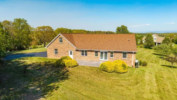 $599,900 | 92 Fieldhaven Place, Staunton, VA 24401