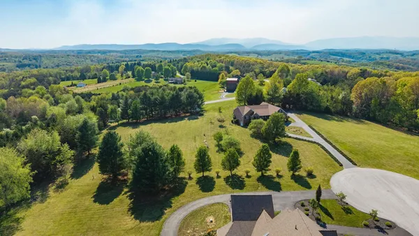 $599,900 | 92 Fieldhaven Place, Staunton, VA 24401