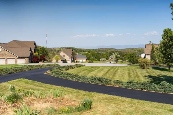 $599,900 | 92 Fieldhaven Place, Staunton, VA 24401