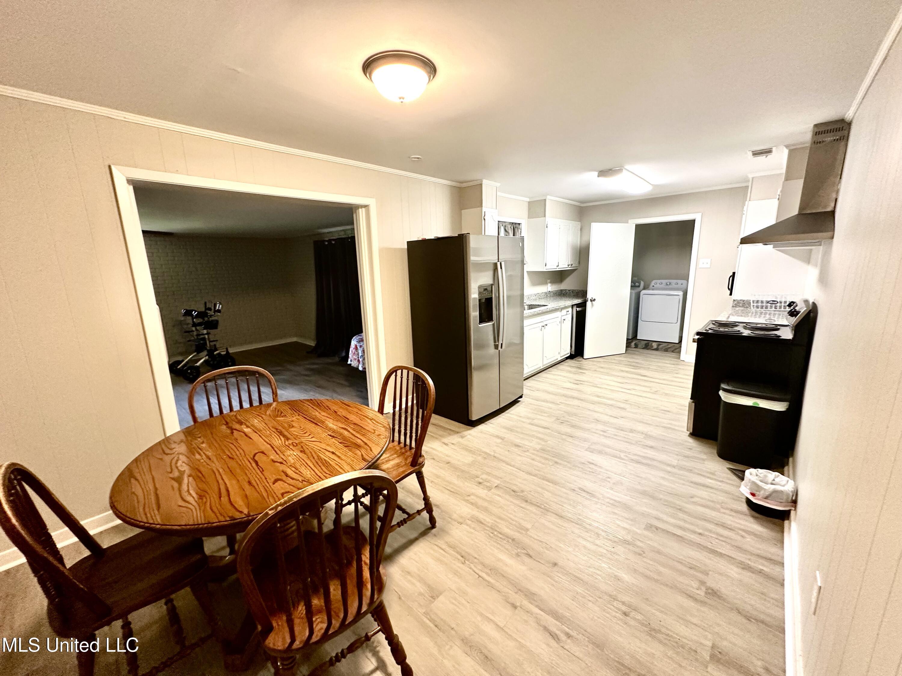 715 Ann Street Brookhaven, MS 39601 - Photo 5 of 22 IMG_5145