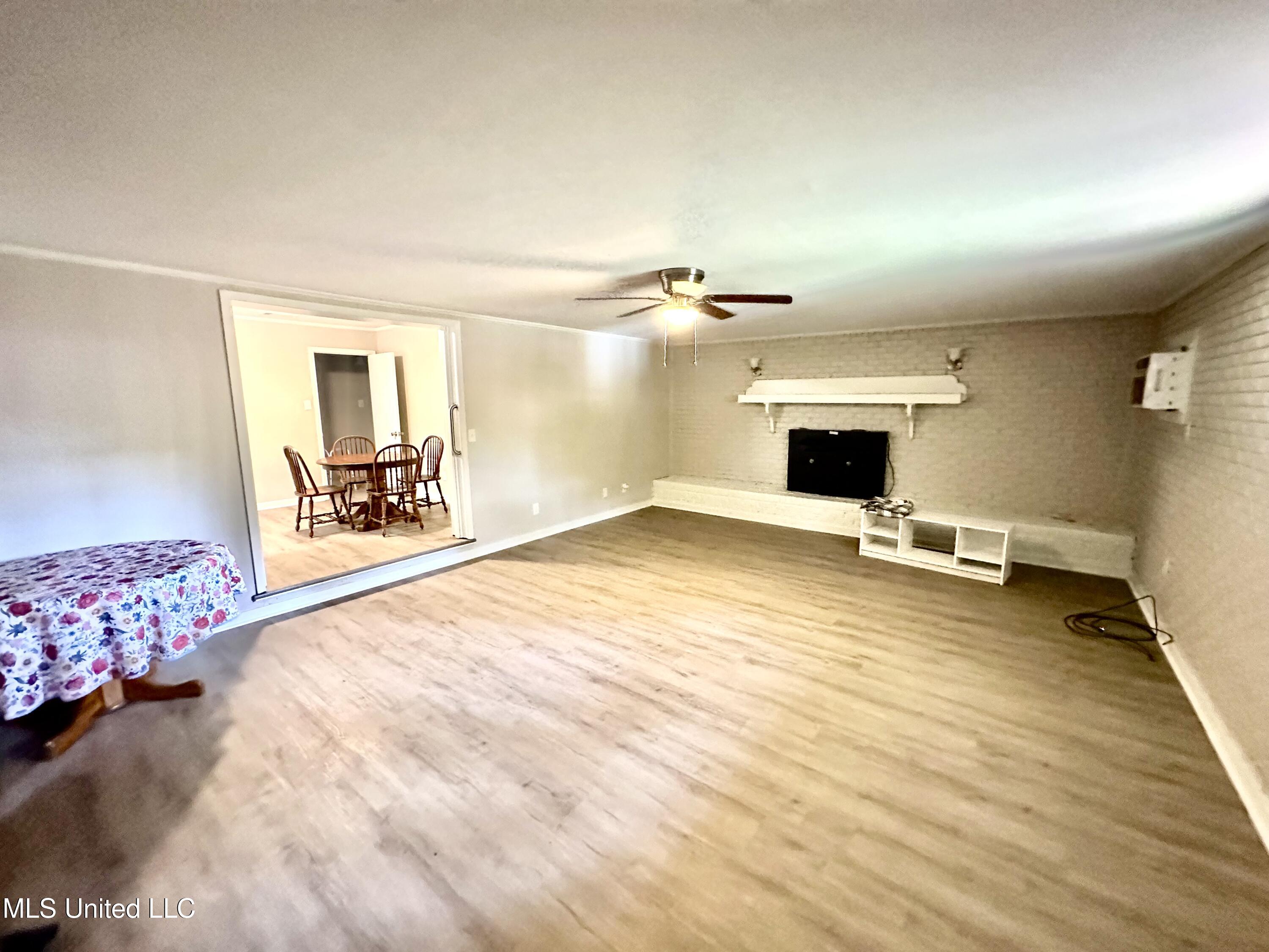 715 Ann Street Brookhaven, MS 39601 - Photo 6 of 22 IMG_5151