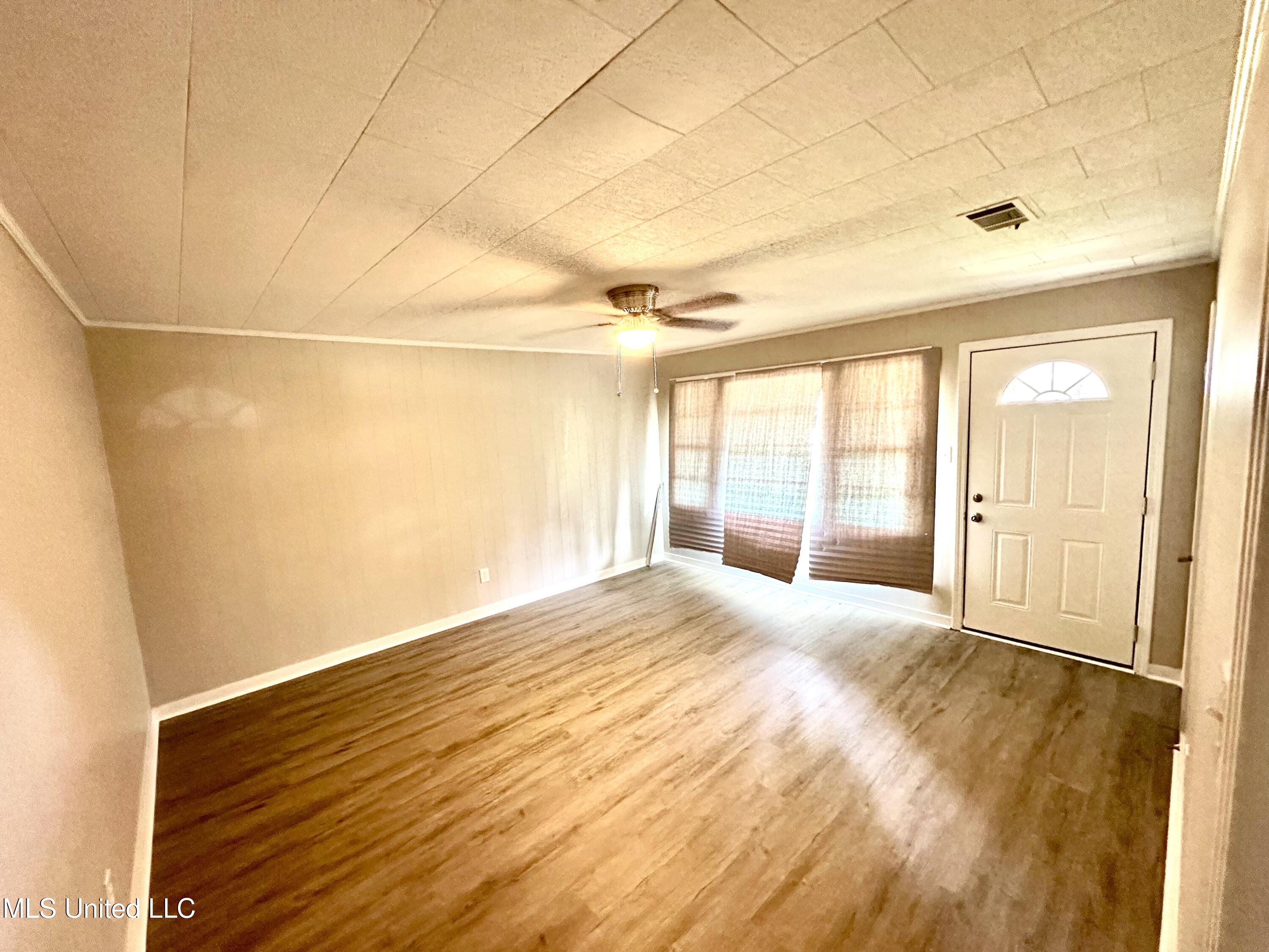 715 Ann Street Brookhaven, MS 39601 - Photo 10 of 22 IMG_5161