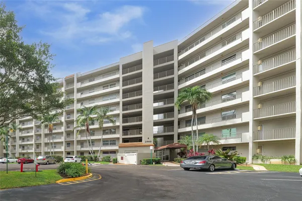 $2,300 | 3940 Inverrary Boulevard, Unit 108A, Lauderhill, FL 33319