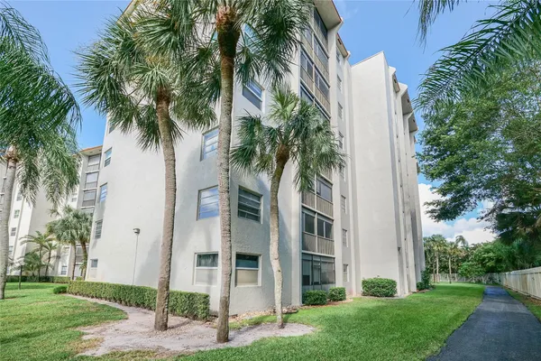 $2,300 | 3940 Inverrary Boulevard, Unit 108A, Lauderhill, FL 33319