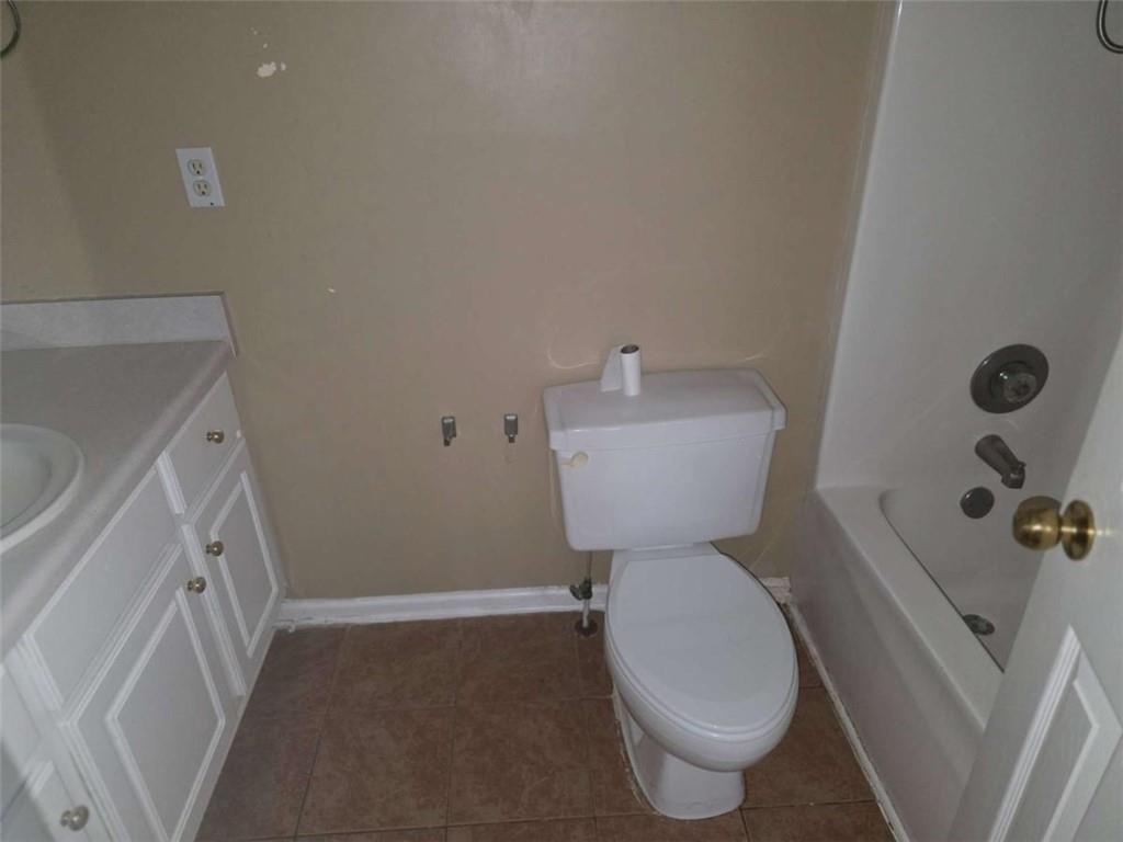 4410 Cross Lane Decatur, GA 30035 - Photo 23 of 26 a bathroom with a sink toilet and shower
