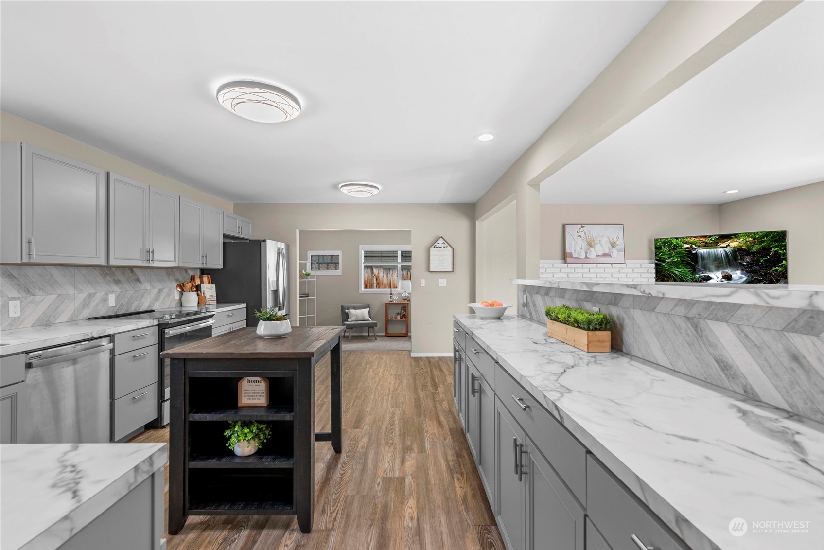 403 Marilyn Avenue Wenatchee, WA 98801 - Photo 12 of 24 a kitchen with granite countertop lots of counter top space