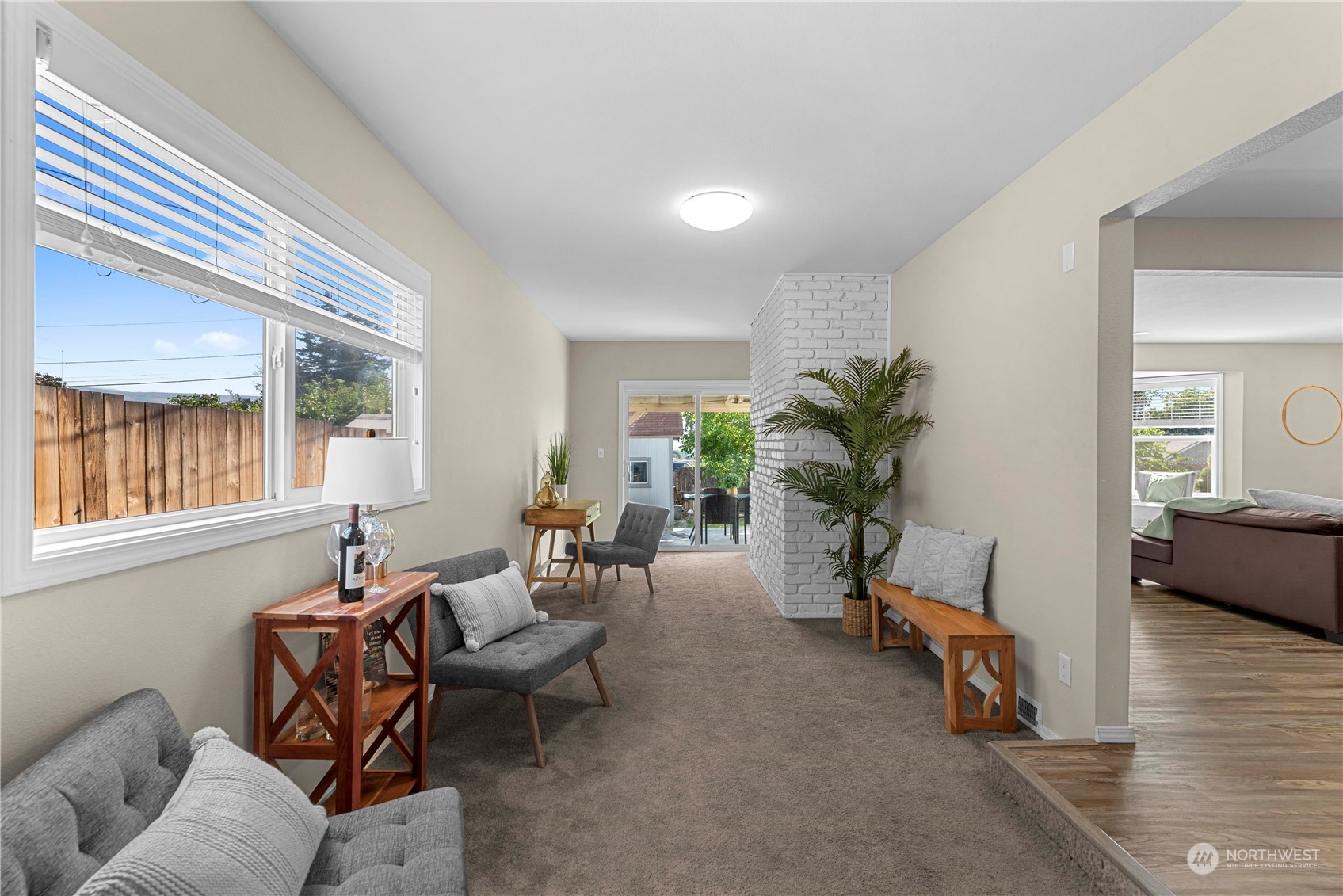 403 Marilyn Avenue Wenatchee, WA 98801 - Photo 14 of 24 a living room with furniture and potted plants