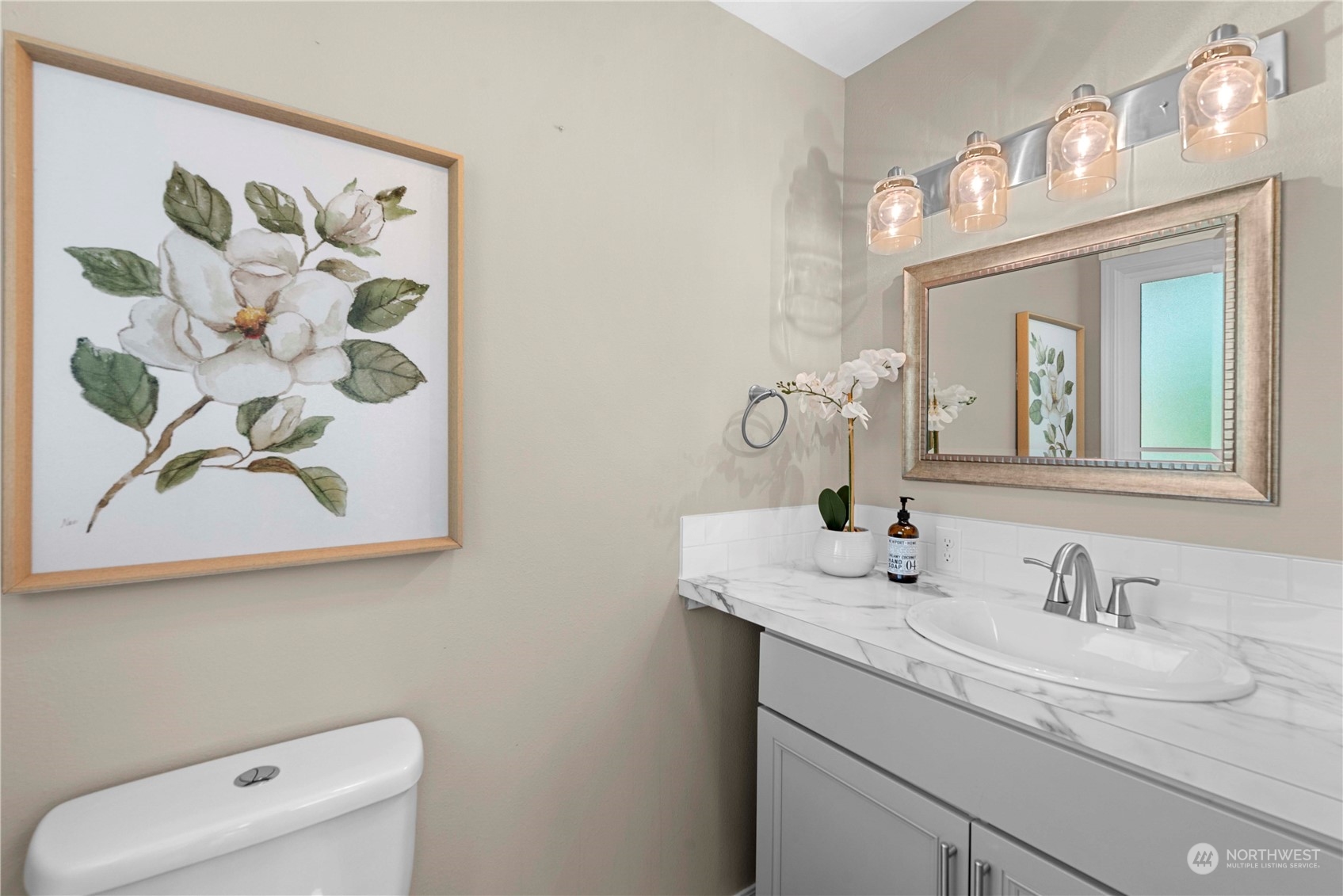 403 Marilyn Avenue Wenatchee, WA 98801 - Photo 21 of 24 a bathroom with a toilet sink and mirror