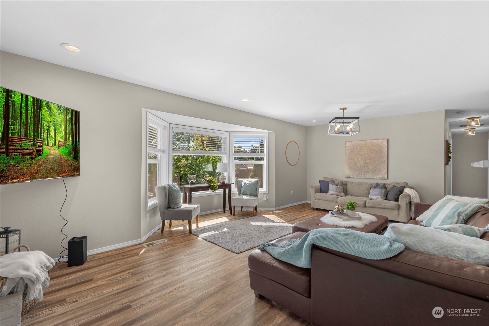 403 Marilyn Avenue Wenatchee, WA 98801 - Photo 7 of 24 a living room with furniture and a window