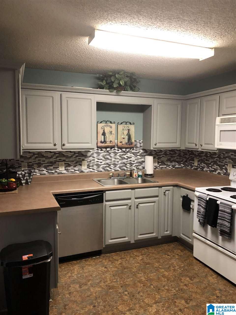 220 Meriweather Lane Calera, AL 35040 - Photo 4 of 13