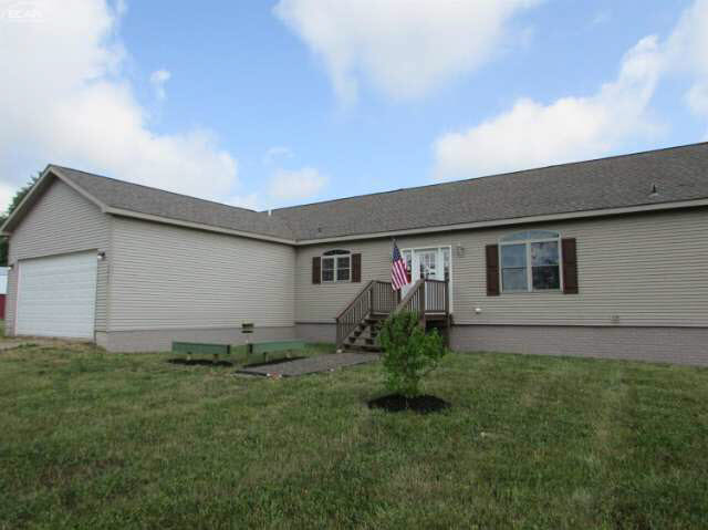2484 West Ray Road Fenton, MI 48430 - Photo 1 of 17 21193931.JPG