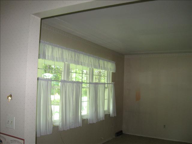 9721 Secor Road Temperance, MI 48182 - Photo 16 of 20 Living Room