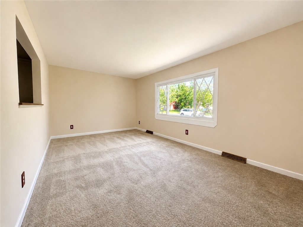 89 Kenwick Drive Henrietta, NY 14623 - Photo 2 of 18