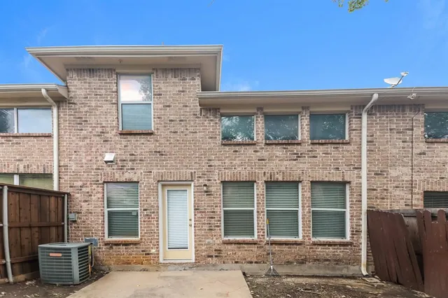 $2,300 | 9853 Fleetwood Drive, Frisco, TX 75035