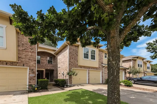 $2,300 | 9853 Fleetwood Drive, Frisco, TX 75035