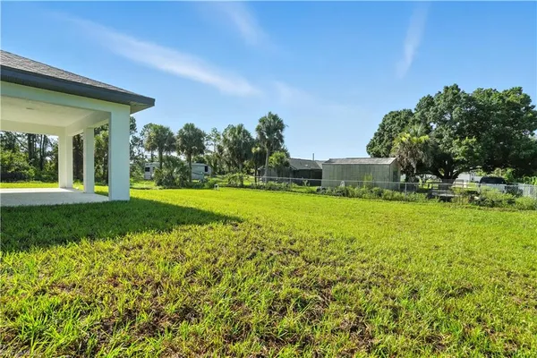 $1,800 | 2808 24th Street Southwest, Lehigh Acres, FL 33976