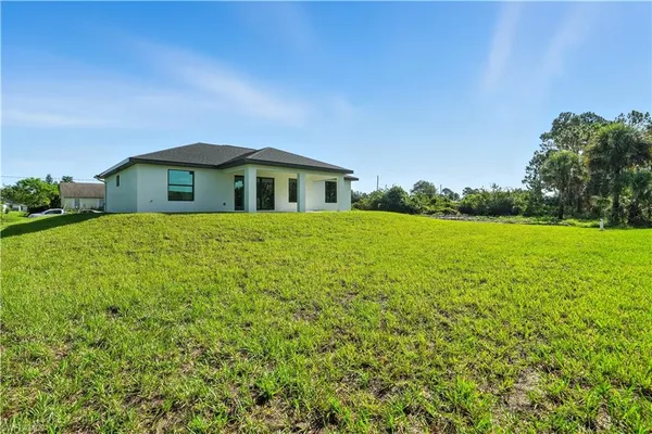 $1,800 | 2808 24th Street Southwest, Lehigh Acres, FL 33976
