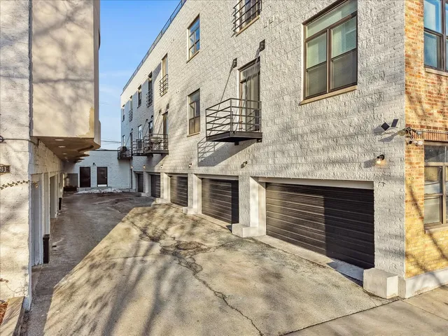 $4,600 | 2221 North Lister Avenue, Unit 3C, Chicago, IL 60614