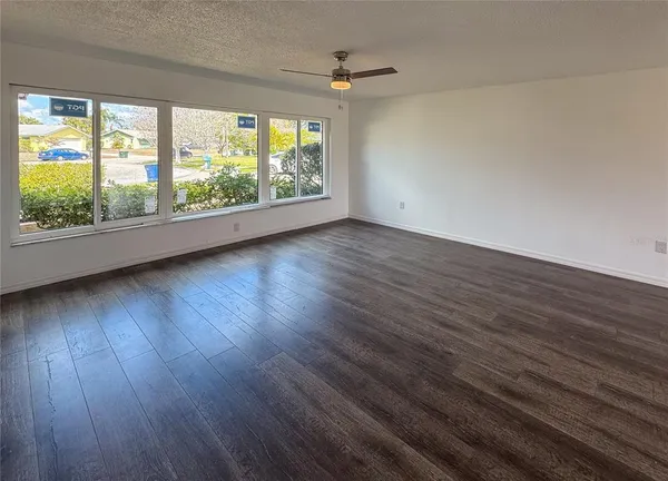 $2,800 | 1355 Kirkwood Lane, Sarasota, FL 34232