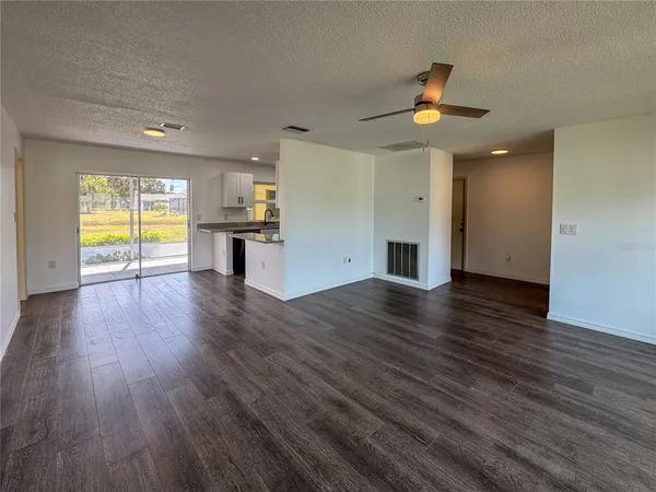 $2,800 | 1355 Kirkwood Lane, Sarasota, FL 34232