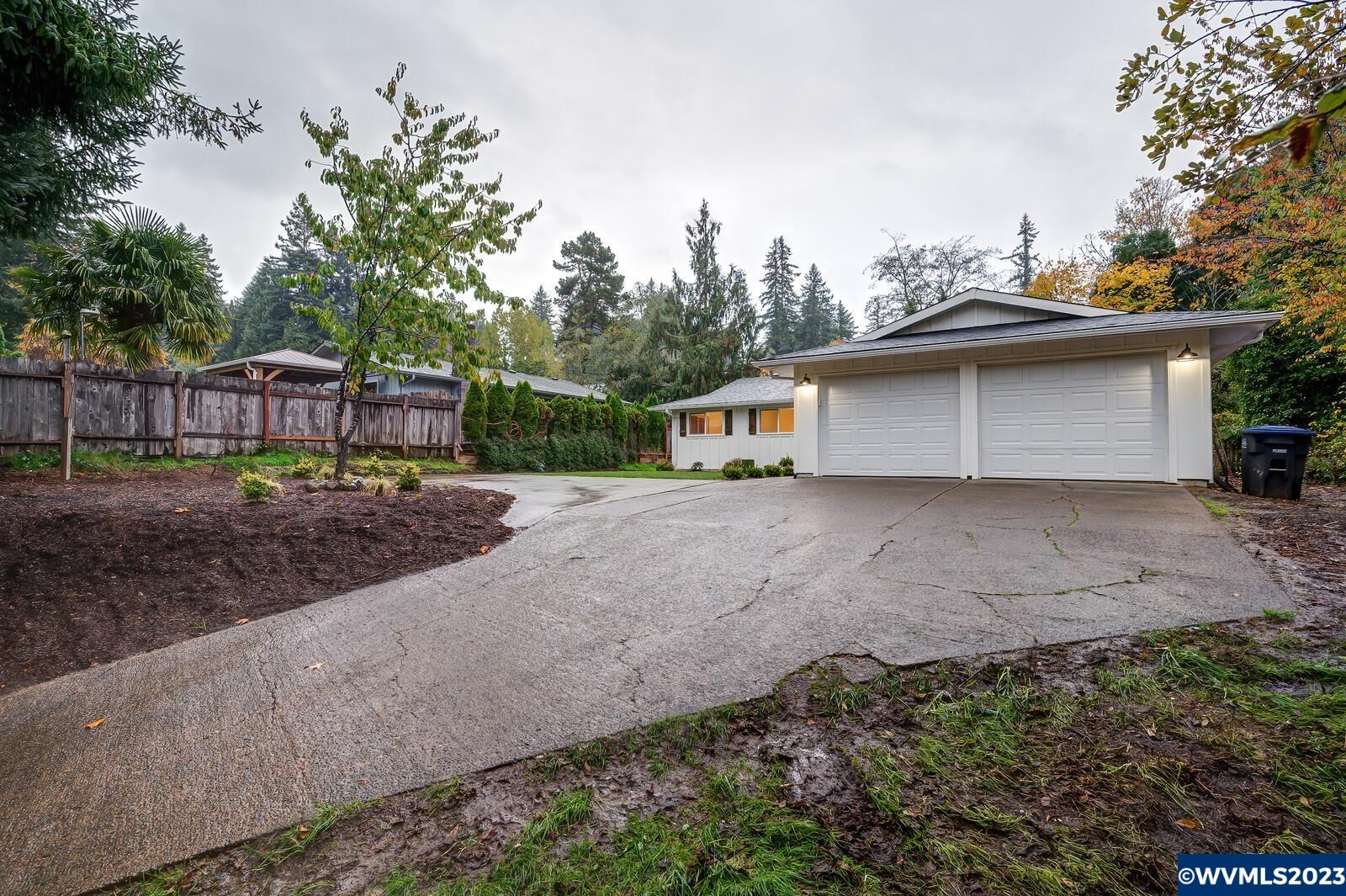 1527 Southeast Ammon Road Toledo, OR 97391 - Photo 4 of 26 Gallery Image 4