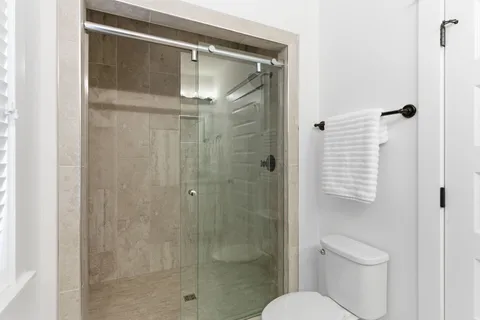 a view of entryway and hall