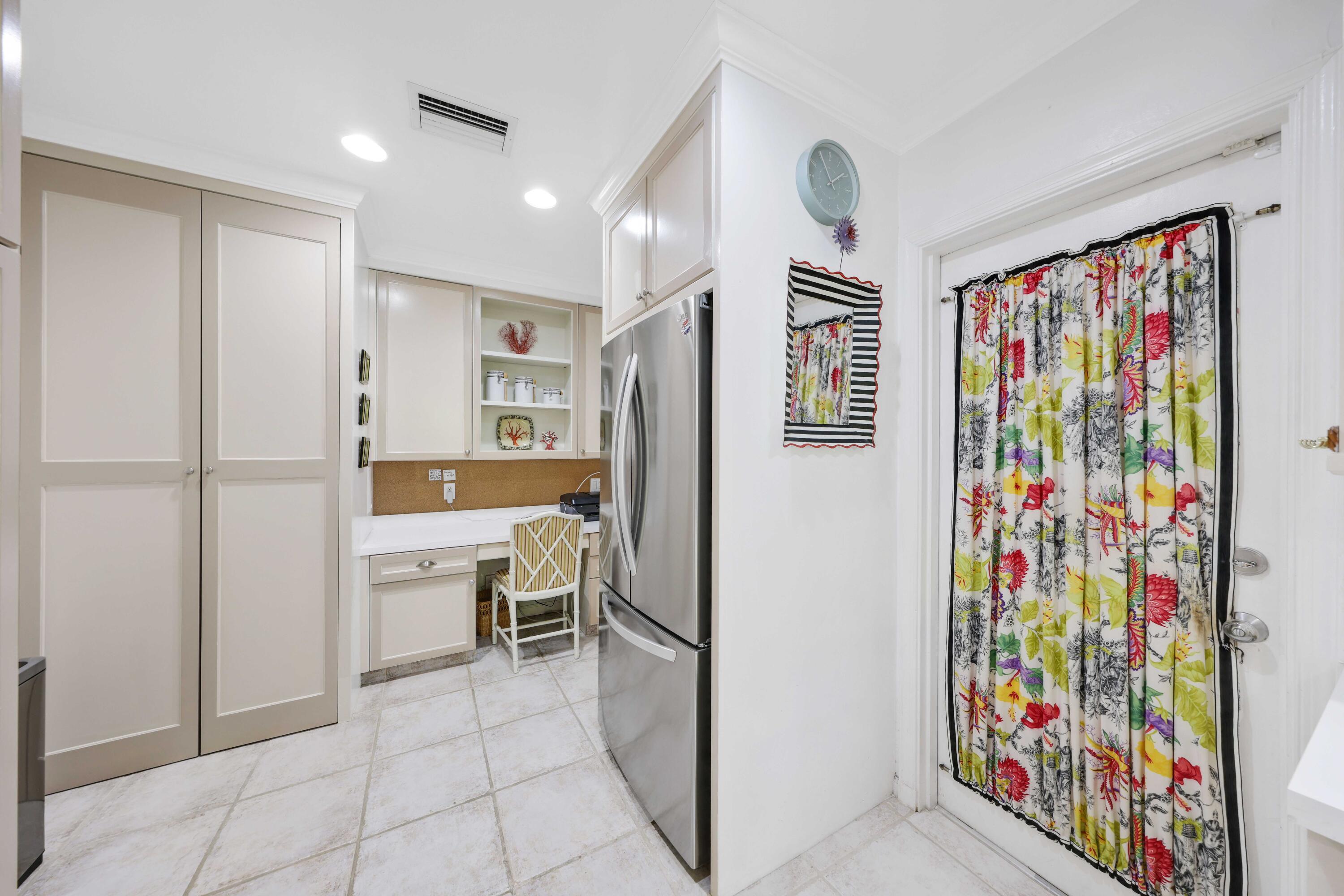 13 Country Road Boynton Beach, FL 33436 - Photo 17 of 43 Kitchen