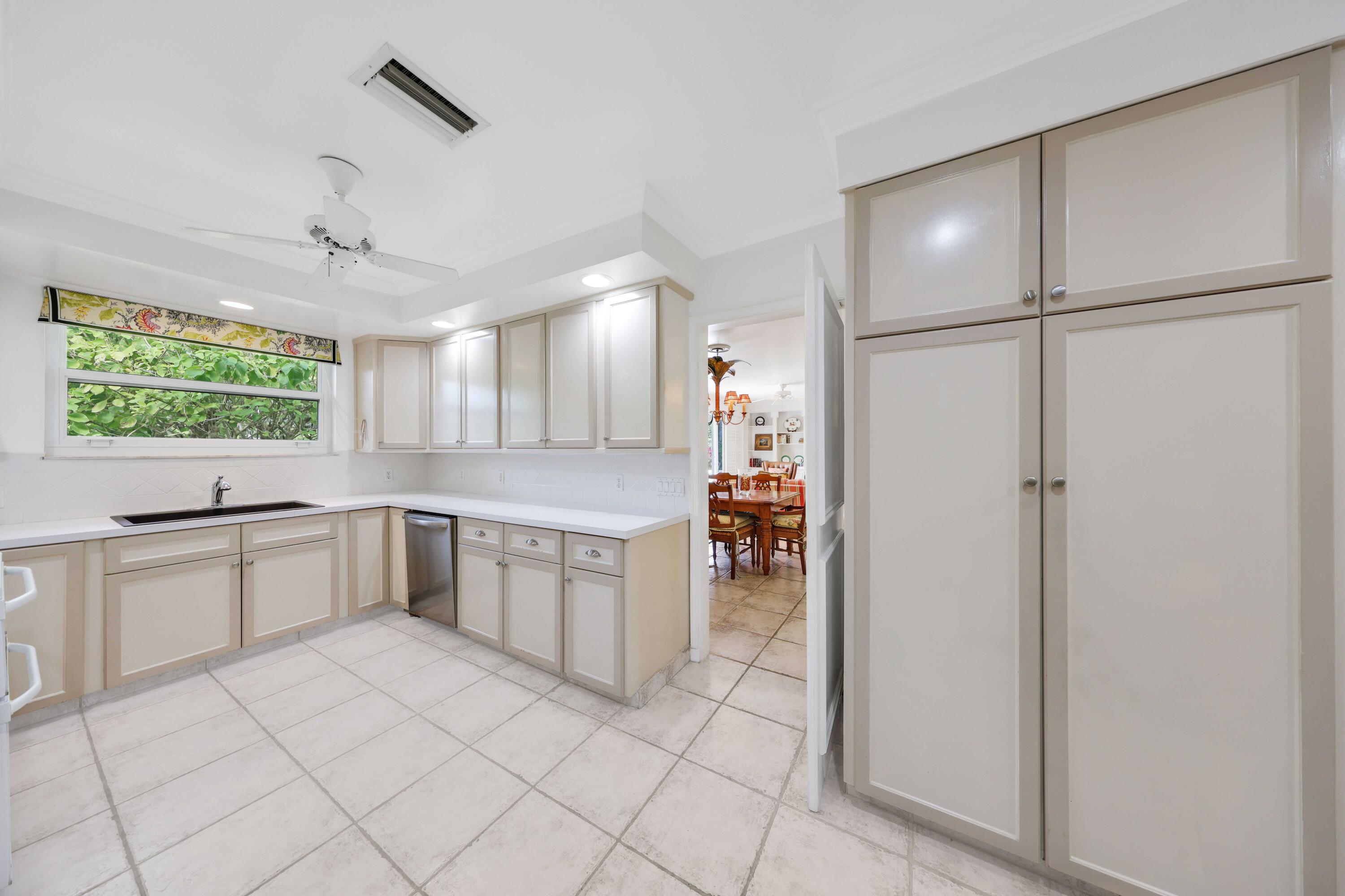 13 Country Road Boynton Beach, FL 33436 - Photo 18 of 43 Kitchen