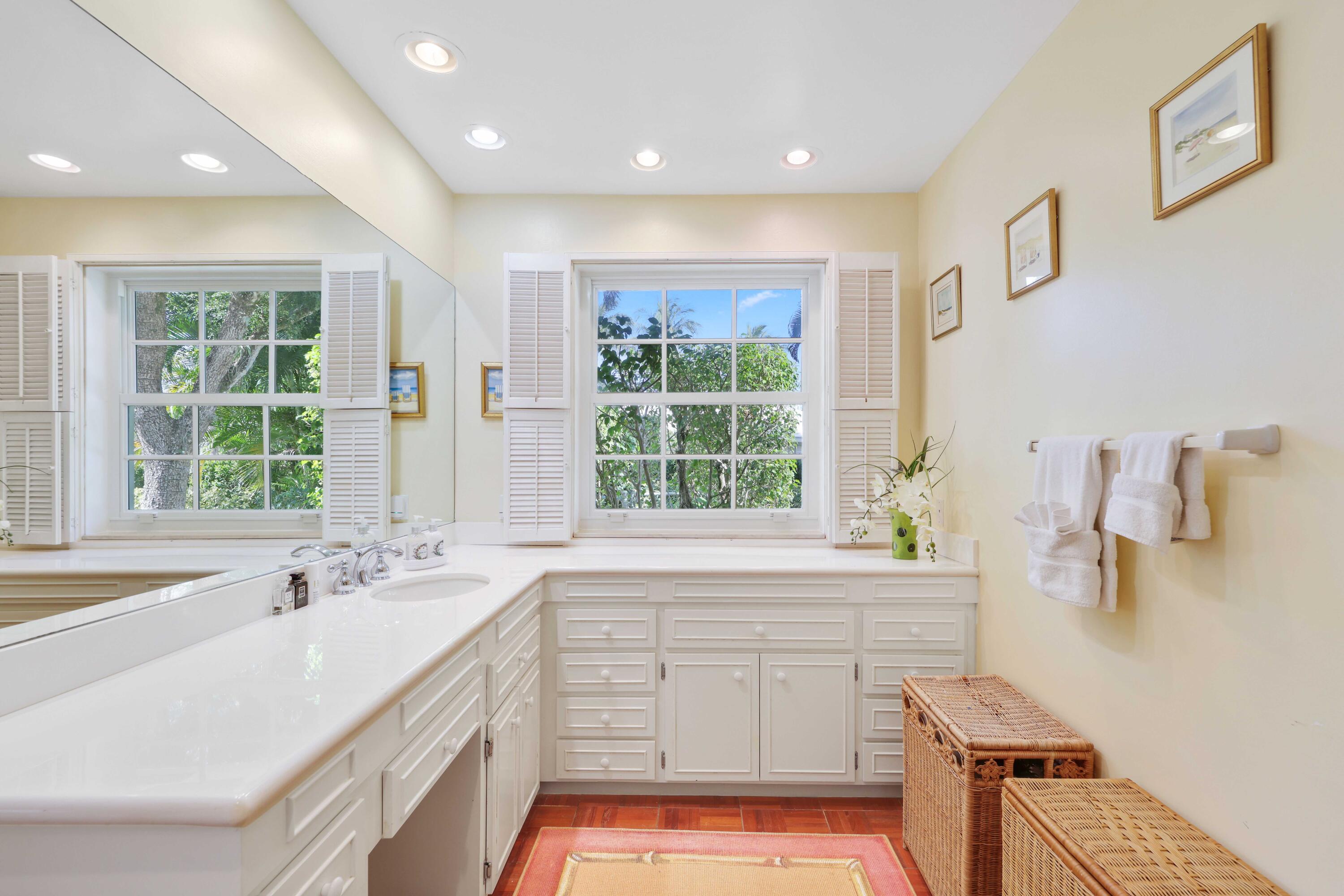 13 Country Road Boynton Beach, FL 33436 - Photo 22 of 43 Primary Bath