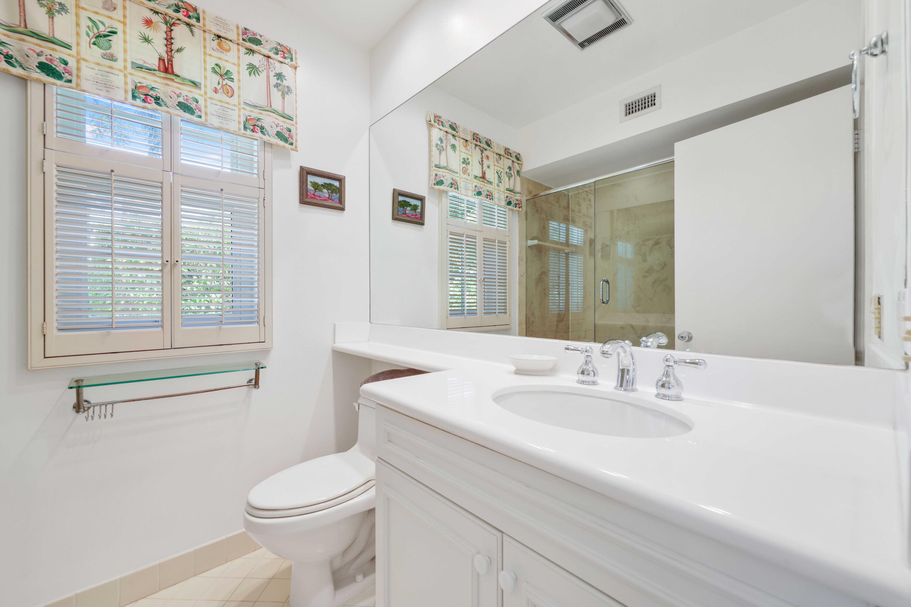 13 Country Road Boynton Beach, FL 33436 - Photo 27 of 43 Guest Bath