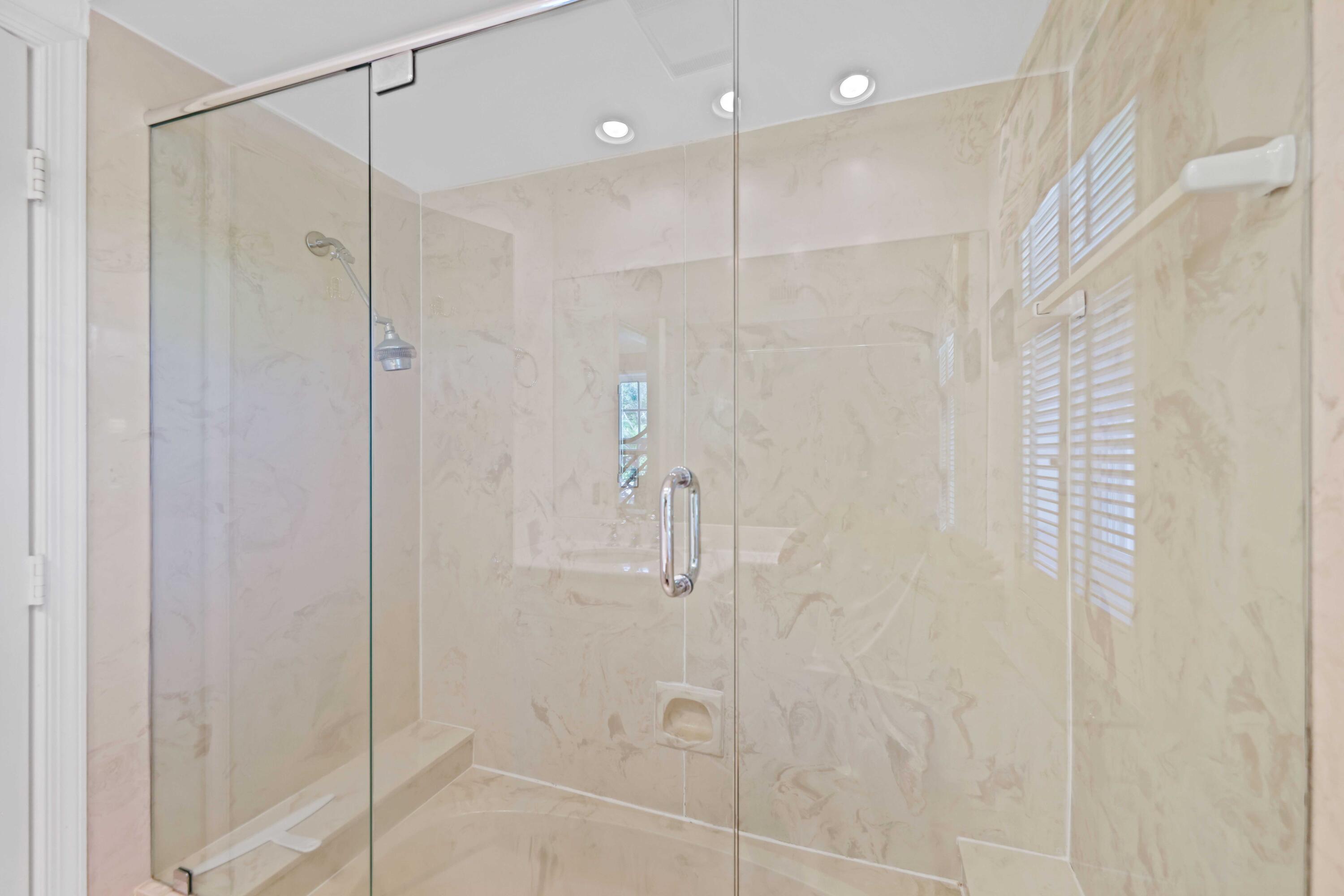 13 Country Road Boynton Beach, FL 33436 - Photo 28 of 43 Guest Bath