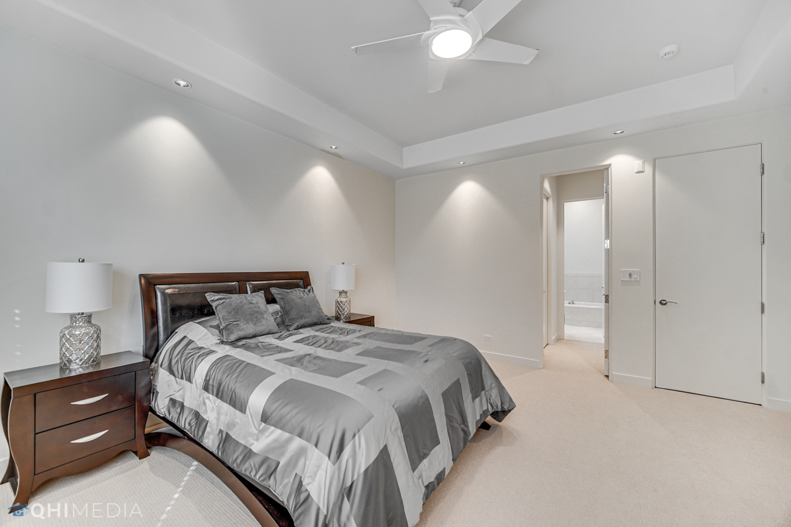 2225 Greenview Road Northbrook, IL 60062 - Photo 19 of 68 a bedroom with a bed and a lamp