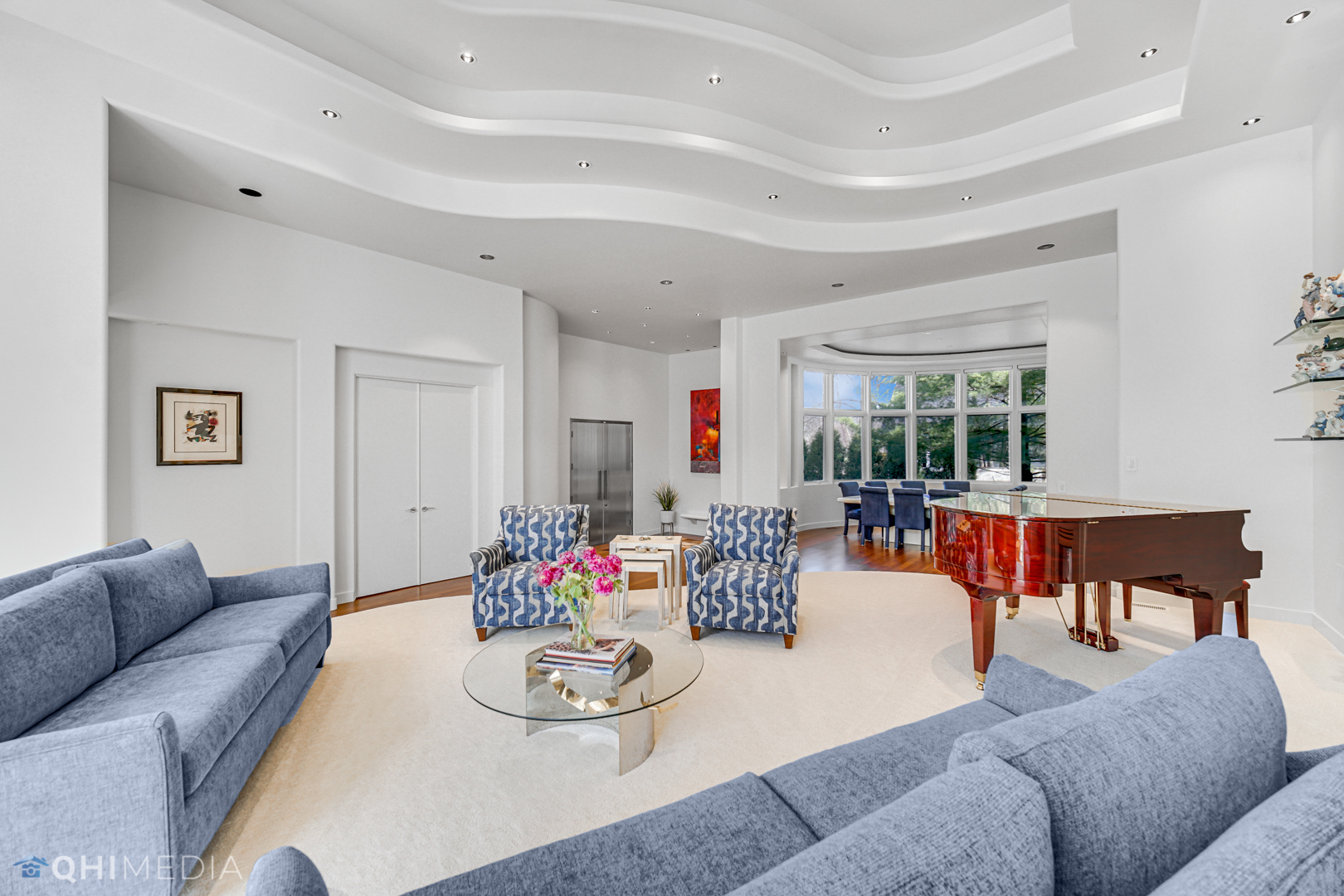 2225 Greenview Road Northbrook, IL 60062 - Photo 4 of 68 a living room with furniture and a dining table