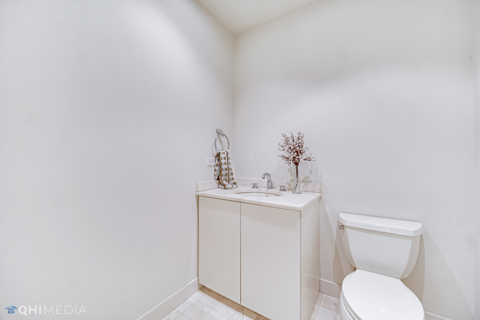 2225 Greenview Road Northbrook, IL 60062 - Photo 45 of 68 a bathroom with a toilet a sink and mirror