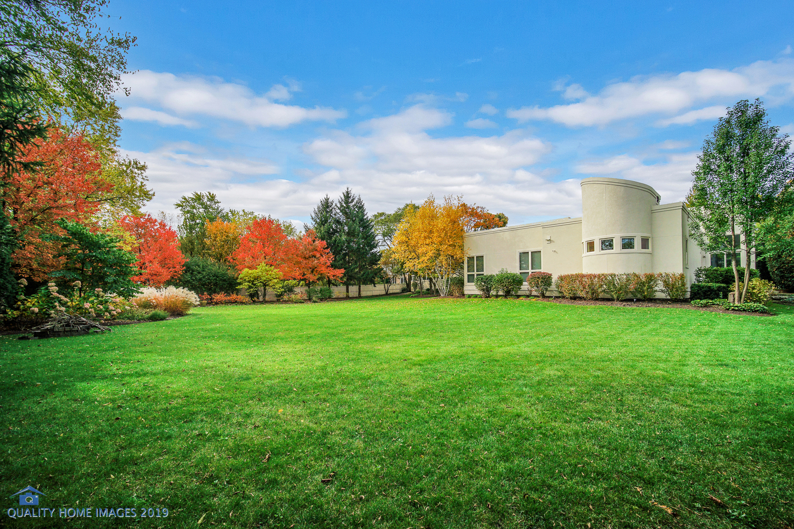 2225 Greenview Road Northbrook, IL 60062 - Photo 55 of 68 a view of a house with a big yard